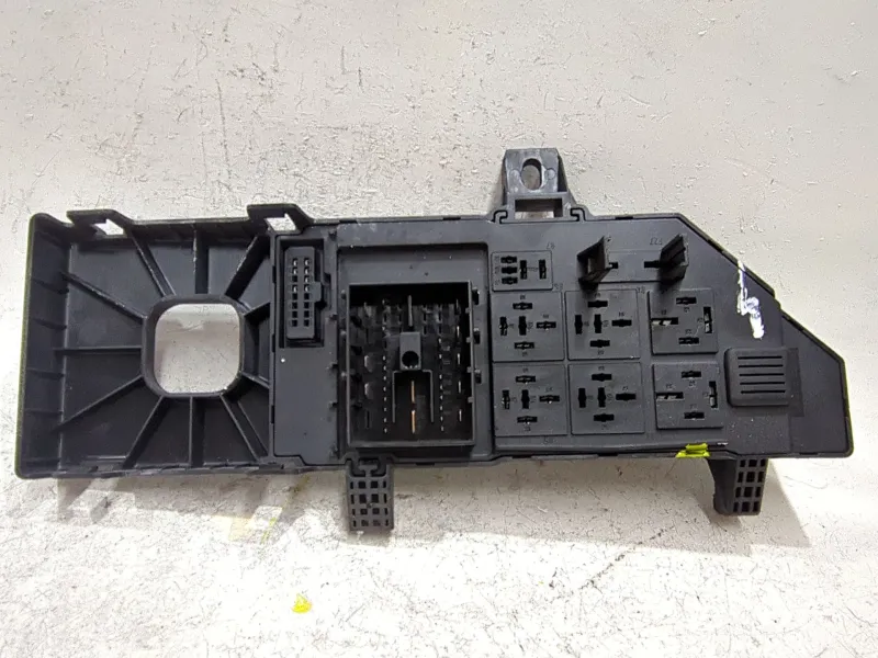 Recambio de caja reles / fusibles para opel vectra c berlina (2002) 1.9 cdti referencia OEM IAM 13193588  