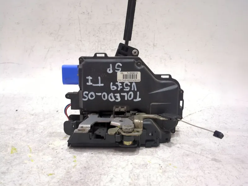 Recambio de cerradura puerta trasera izquierda para volkswagen golf v (1k1) 1.9 tdi referencia OEM IAM 7L0839015  