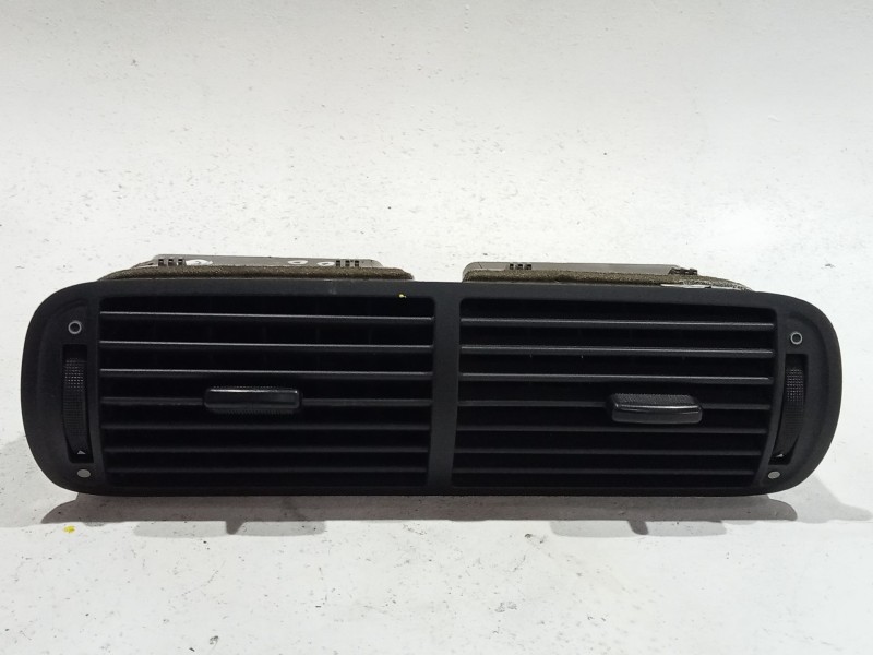 Recambio de rejilla aireadora para audi a3 (8l1) 1.9 tdi referencia OEM IAM 8L0820951  