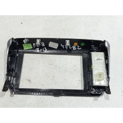 Recambio de moldura para peugeot 208 1.6 hdi referencia OEM IAM 9673861377  