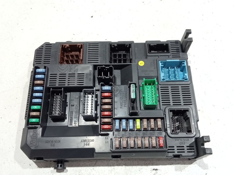 Recambio de caja reles / fusibles para peugeot 208 1.6 hdi referencia OEM IAM 9678355880  
