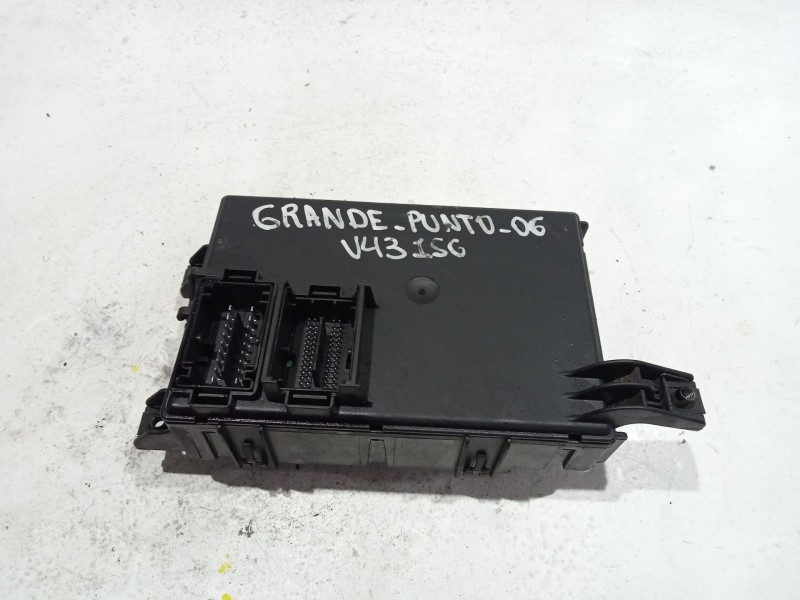 Recambio de caja reles / fusibles para fiat punto / grande punto (199) 1.3 d multijet referencia OEM IAM 00517954290  