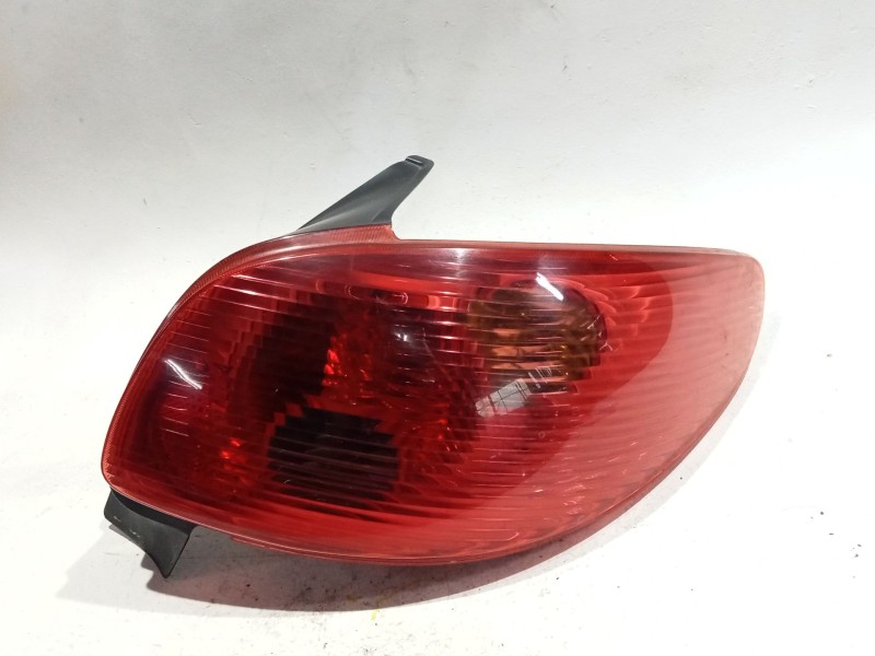 Recambio de piloto trasero derecho para peugeot 206 (1998) 1.6 hdi 110 referencia OEM IAM   