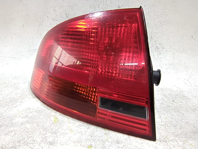 Recambio de piloto trasero izquierdo para audi a4 b7 (8ec) 2.0 tdi 16v referencia OEM IAM 965037  