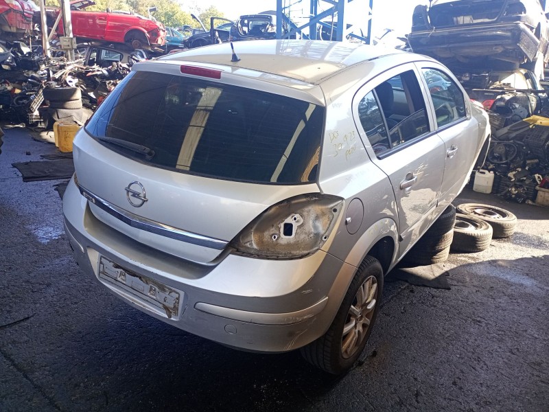opel astra h berlina (2004) del año 2006