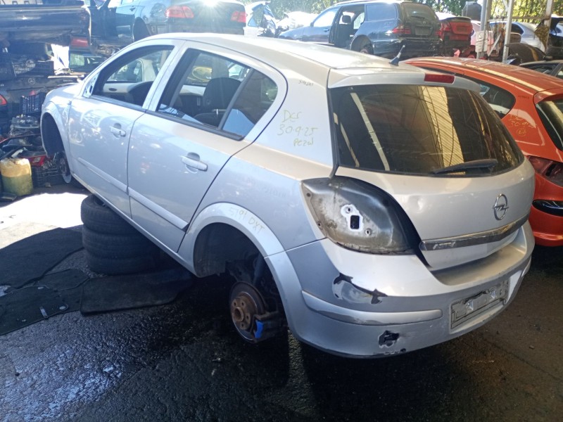 opel astra h berlina (2004) del año 2006
