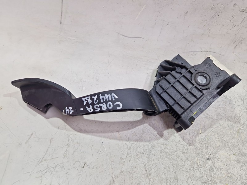 Recambio de potenciometro pedal para opel corsa d (2006) 1.2 referencia OEM IAM 13305804  