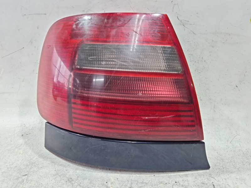 Recambio de piloto trasero izquierdo para audi a4 b5 (8d2) 1.9 tdi referencia OEM IAM 8D0945095D  