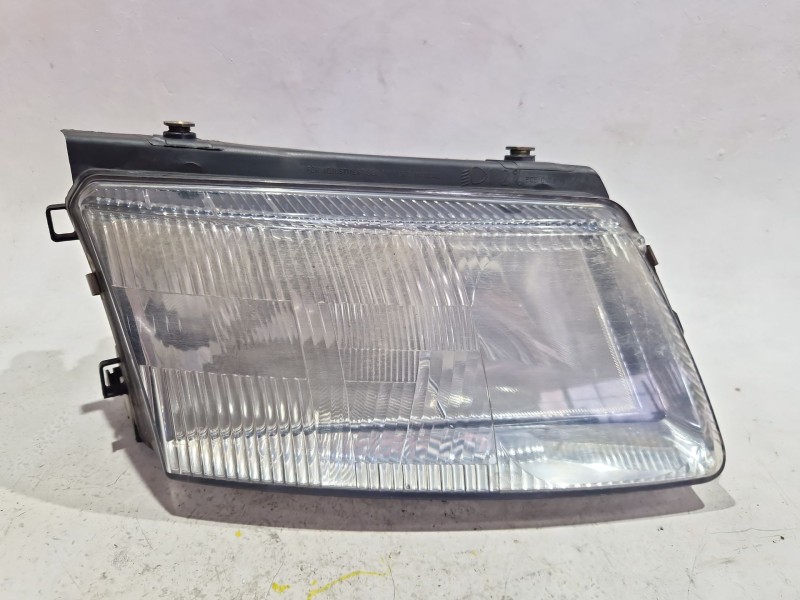 Recambio de faro delantero derecho para volkswagen passat b5 (3b2) 1.6 referencia OEM IAM 14742600  