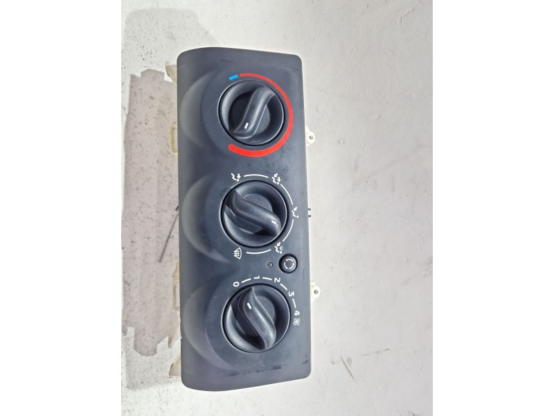 Recambio de mando climatizador para renault clio ii (xbo) 16v referencia OEM IAM X65HG  