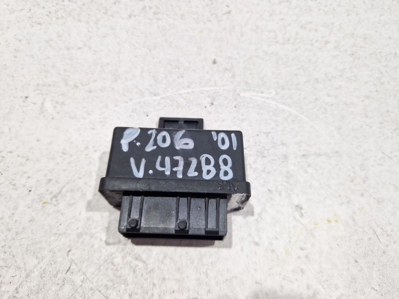 Recambio de caja precalentamiento para peugeot 206 hatchback (2a/c) 1.9 d referencia OEM IAM 240107  