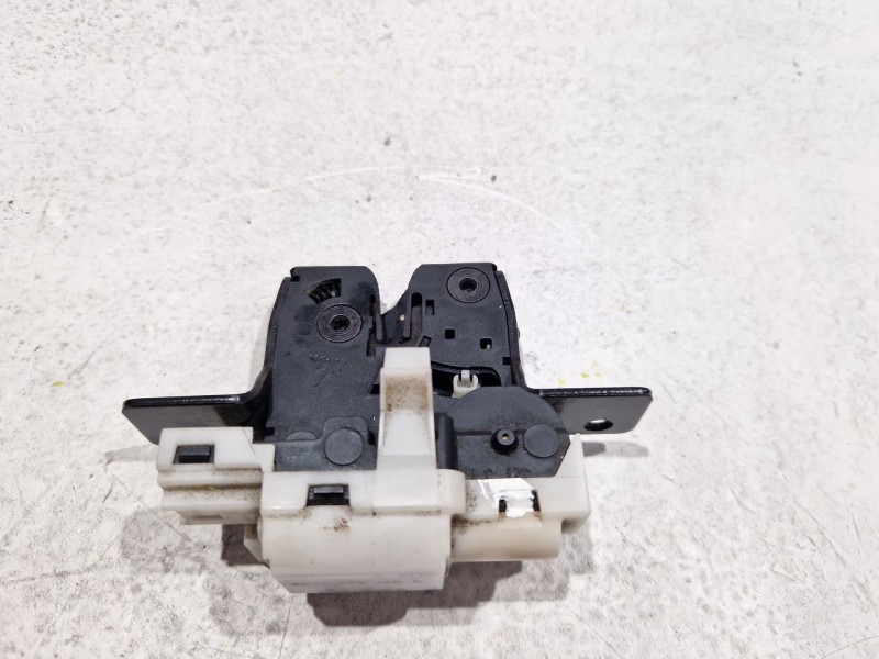 Recambio de cerradura maletero / porton para renault clio iii (2005) 1.1 75 cv referencia OEM IAM 8200076240E  