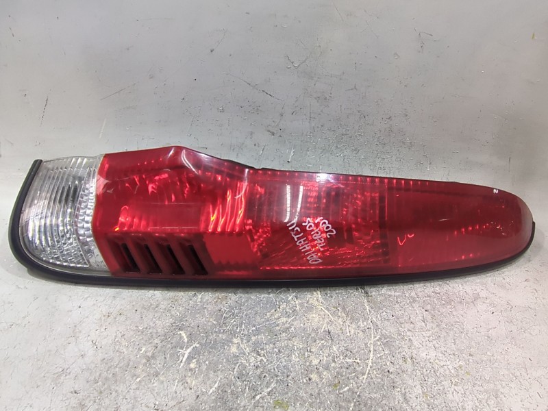 Recambio de piloto trasero derecho para daihatsu terios (j100)(19972006) 1.3 referencia OEM IAM 22051672  