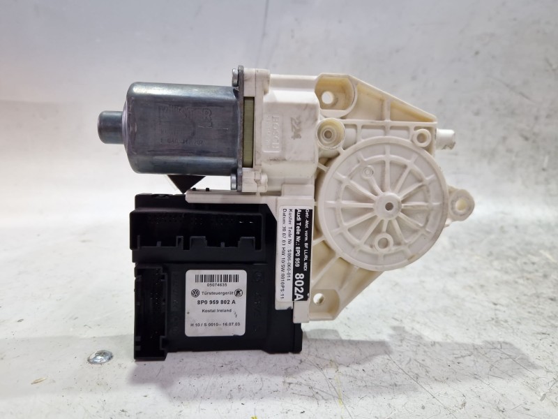 Recambio de motor elevalunas delantero derecho para audi a3 (8p1) 2.0 fsi referencia OEM IAM E840311202  