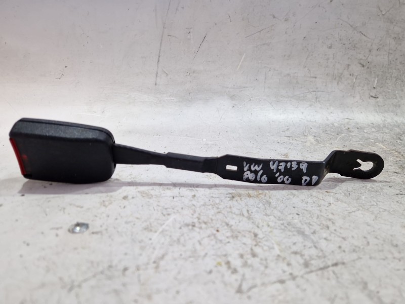 Recambio de enganche cinturon para volkswagen polo iii (6n1) 64 1.9 sdi referencia OEM IAM 5E0857755FCN  