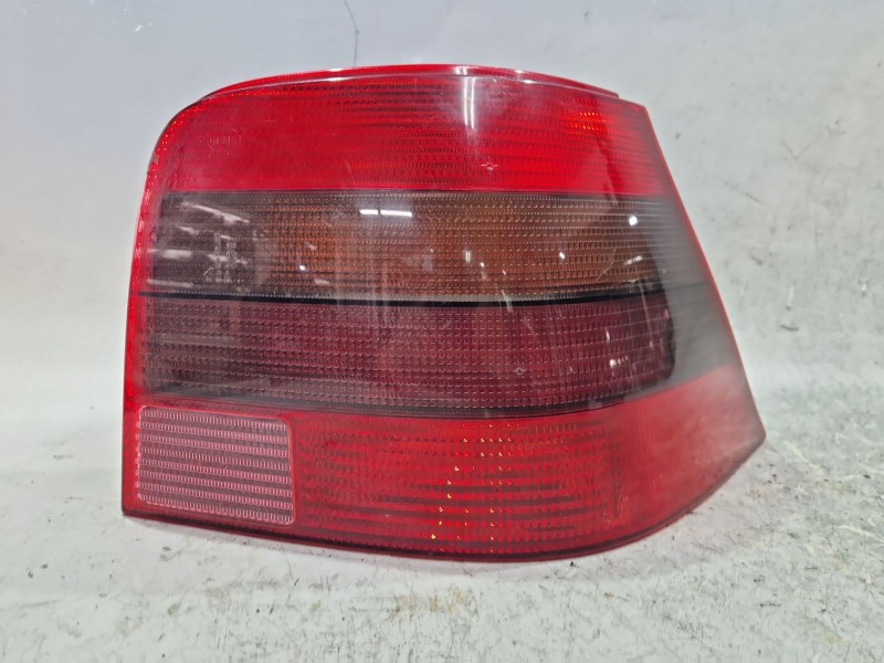 Recambio de piloto trasero derecho para volkswagen golf iv berlina (1j1)(1997) 1.6 referencia OEM IAM 1J6945112S  