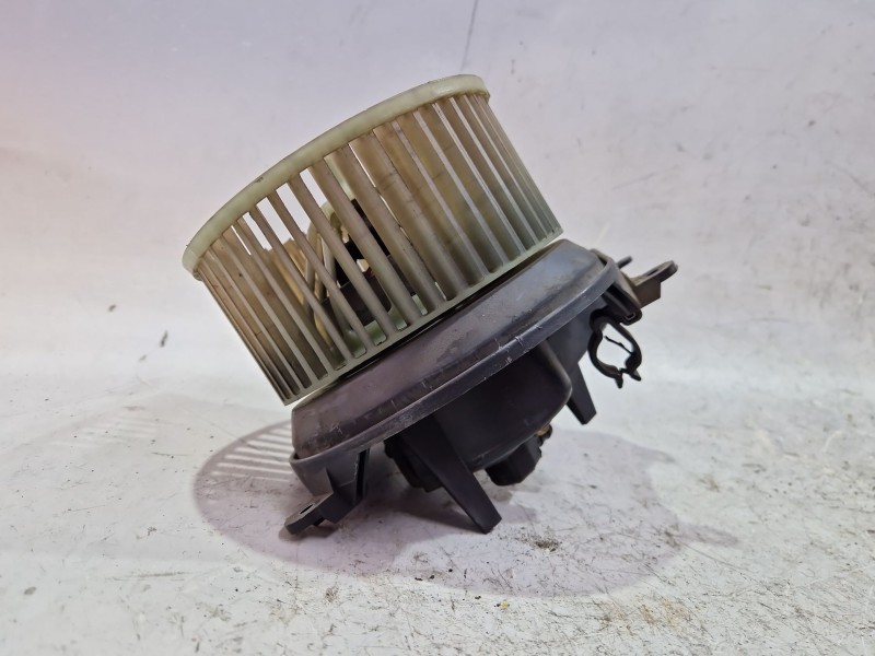 Recambio de motor calefaccion para citroën xsara (n1) 2.0 hdi 90 referencia OEM IAM 210681233F  