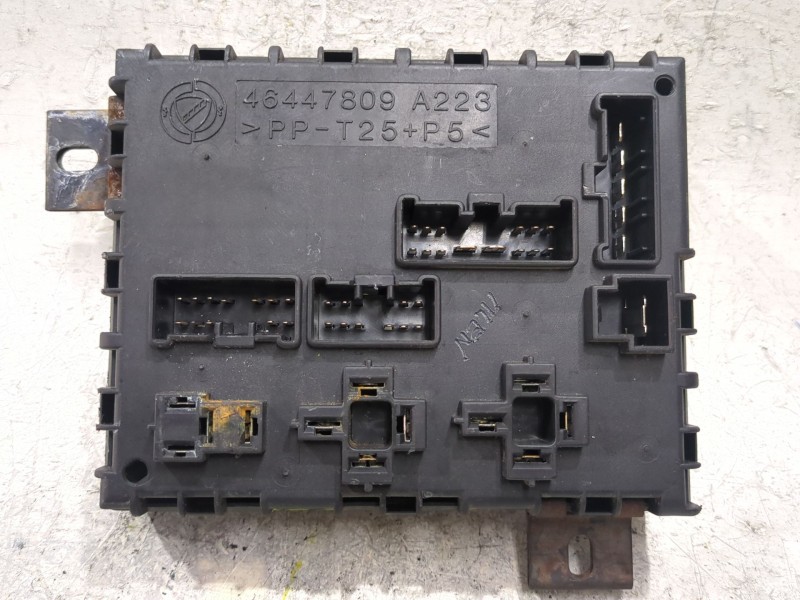 Recambio de caja reles / fusibles para alfa romeo 156 (932_) 1.9 jtd (932b2) referencia OEM IAM 46447809A223  