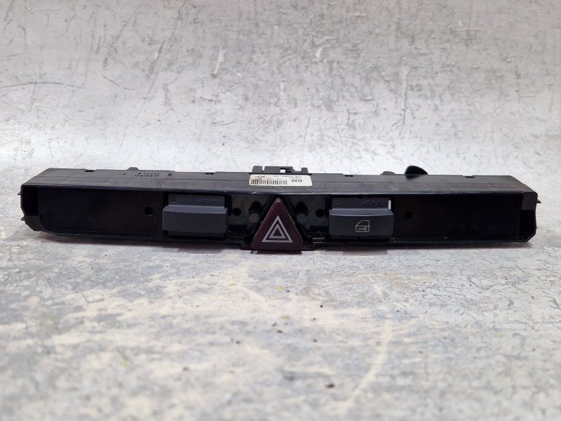 Recambio de boton emergencia para opel zafira / zafira family b (a05) 1.9 cdti (m75) referencia OEM IAM 13100105  