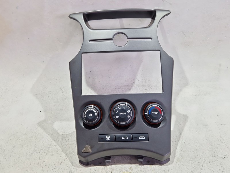 Recambio de mando climatizador para kia carens iii monospace (un) 2.0 crdi 115 referencia OEM IAM 972501DXXX  