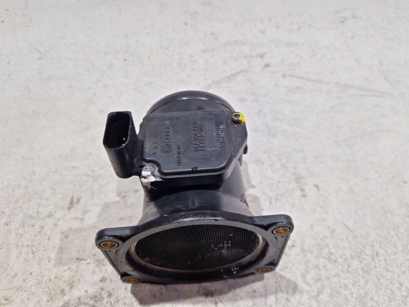 Recambio de caudalimetro para volkswagen golf iv (1j1) 1.6 referencia OEM IAM 06A906461B  