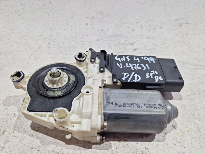 Recambio de motor elevalunas delantero derecho para volkswagen golf iv (1j1) 1.6 referencia OEM IAM 1J1959802D  