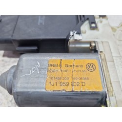 Recambio de motor elevalunas delantero derecho para volkswagen golf iv (1j1) 1.6 referencia OEM IAM 1J1959802D  