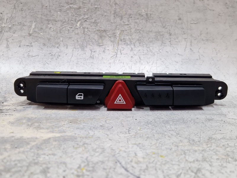 Recambio de botonera emergencia para kia cee´d hatchback (ed) 1.6 crdi 115 referencia OEM IAM 937001H000 937001H010  