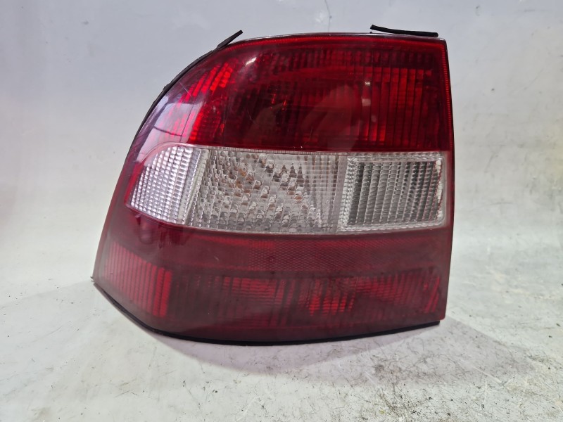 Recambio de piloto trasero izquierdo para opel vectra b (j96) 2.0 dti 16v (f19) referencia OEM IAM 37370751  