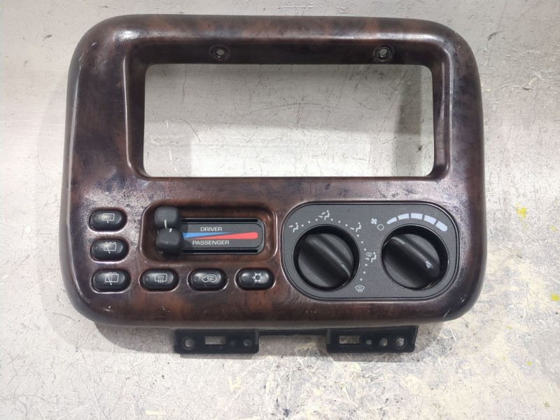 Recambio de mandos climatizador para chrysler voyager gs (1996) 2.5 tdic awd referencia OEM IAM P04677937AB  