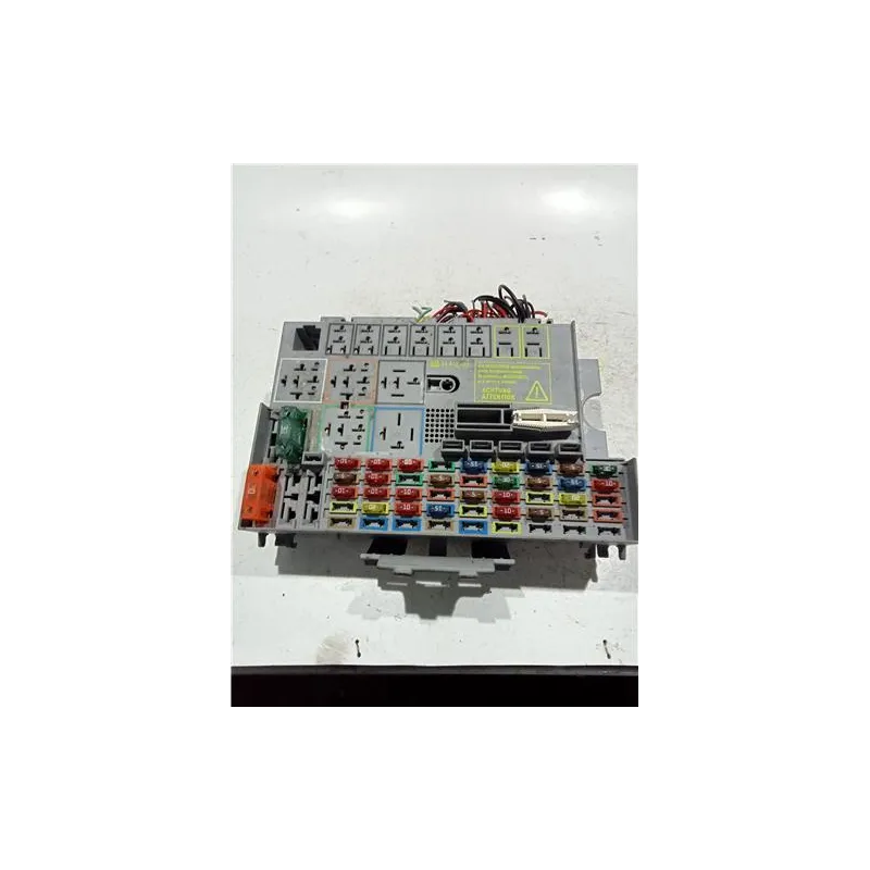 Recambio de caja fusibles/rele para opel astra g berlina di referencia OEM IAM 24412497  
