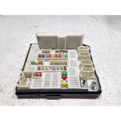 CAJA RELES / FUSIBLES 8201044237 