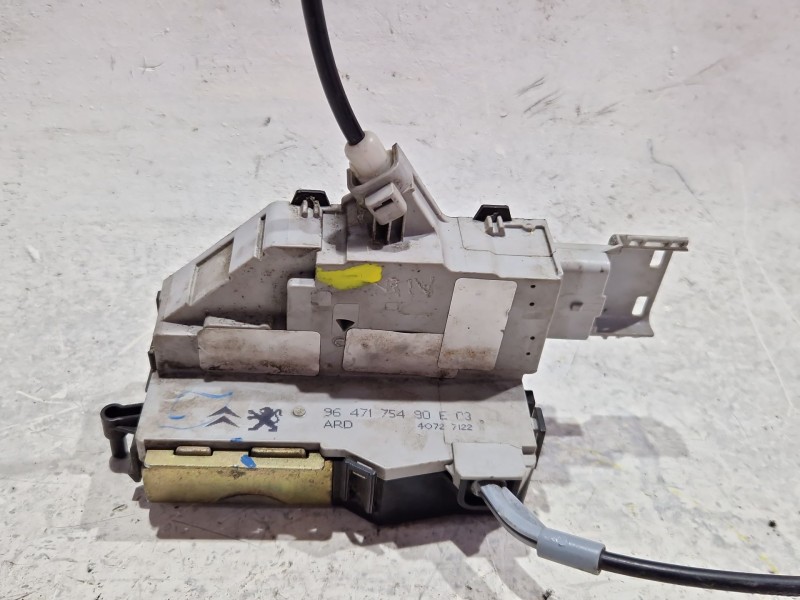 Recambio de cerradura puerta trasera derecha para citroën c4 berlina 16v referencia OEM IAM 40727122  