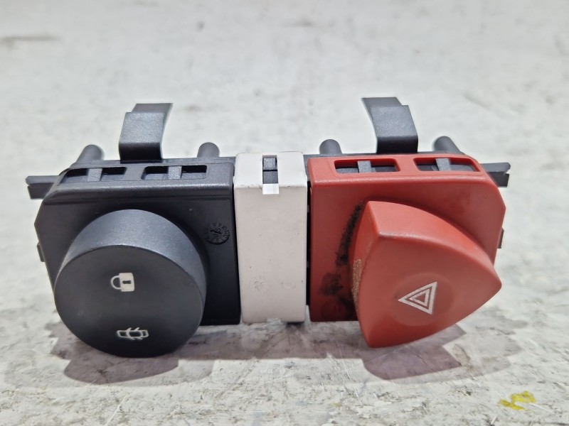 Recambio de warning para renault megane scénic 1.5 dci 106 cv referencia OEM IAM 8200407415  