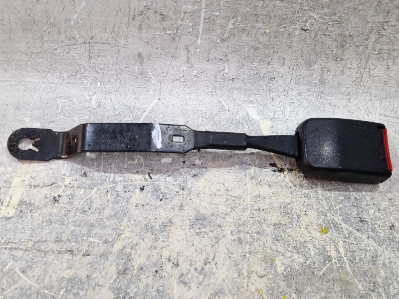 Recambio de enganche cinturon para volkswagen polo iii (6n1) 64 1.9 sdi referencia OEM IAM 6E0857755FCM  