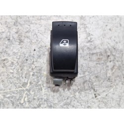 Recambio de mando elevalunas trasero derecho para renault megane scénic 1.5 dci 106 cv referencia OEM IAM 315027B  