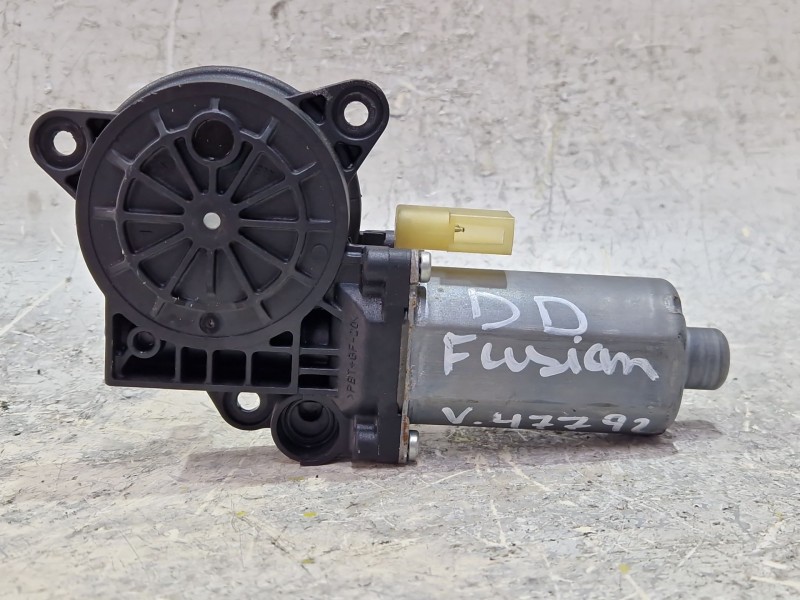 Recambio de motor elevalunas delantero derecho para ford fusion (ju_) 1.6 tdci referencia OEM IAM 0130821939  