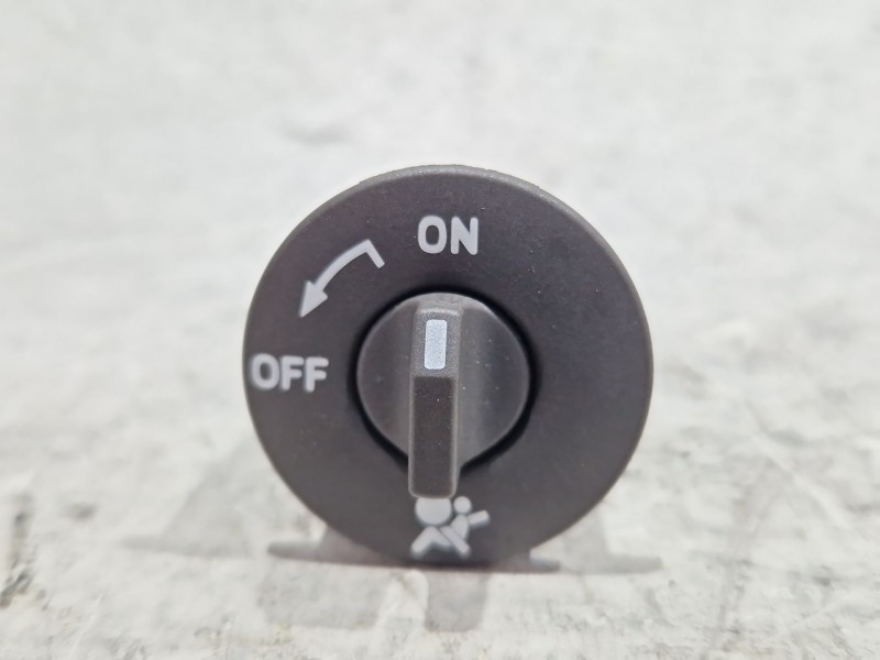 Recambio de interruptor para renault megane scénic 1.5 dci 106 cv referencia OEM IAM 8200169589B  