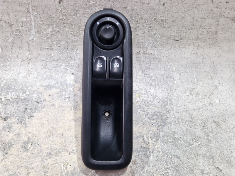 Recambio de mando elevalunas delantero izquierdo para renault clio iii 1.5 dci referencia OEM IAM 8200356515  
