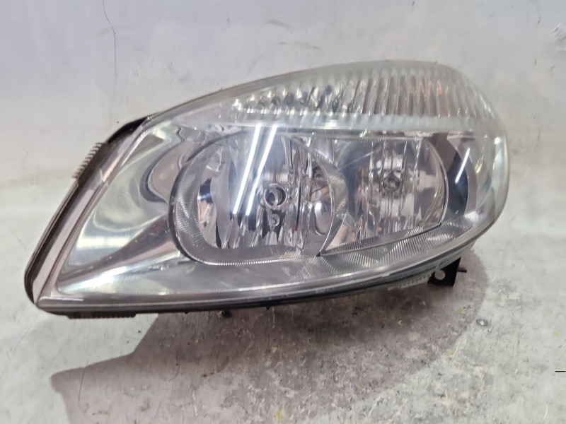 Recambio de faro delantero izquierdo para renault megane scénic 1.5 dci 106 cv referencia OEM IAM 15810300L  