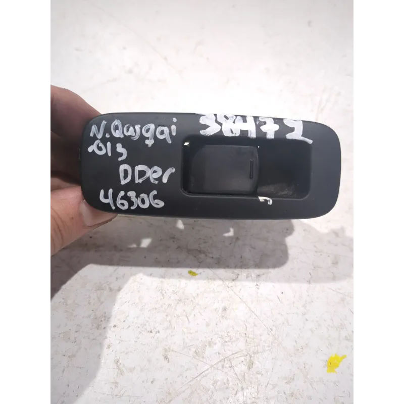 Recambio de botonera puerta delantera derecha para nissan qashqai 1.6 acenta 4x2 referencia OEM IAM   