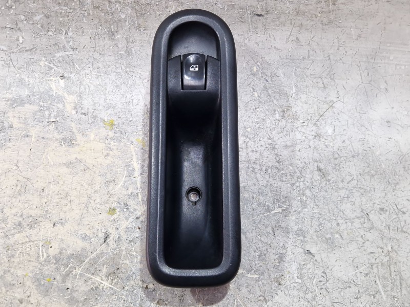 Recambio de mando elevalunas delantero derecho para renault clio iii 1.5 dci referencia OEM IAM 8200356517B  