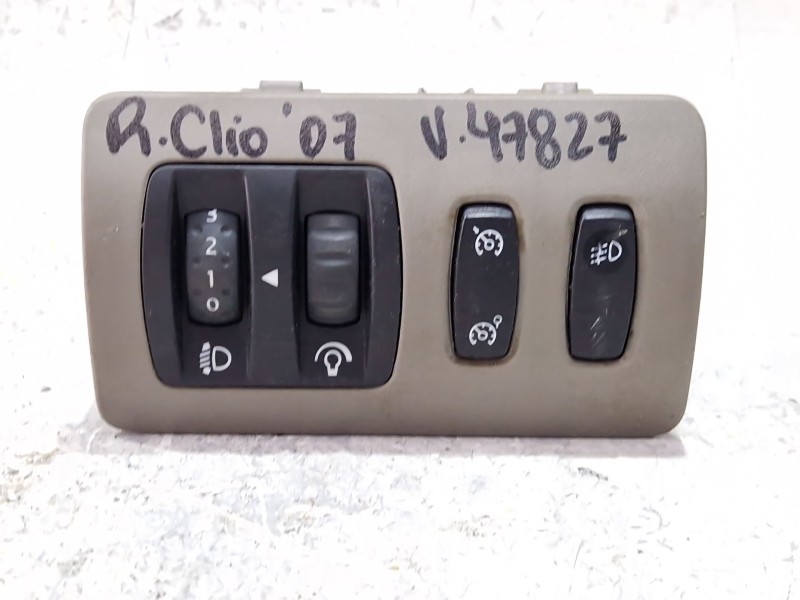 Recambio de regulador altura luces para renault clio iii 1.5 dci referencia OEM IAM 82004077756  
