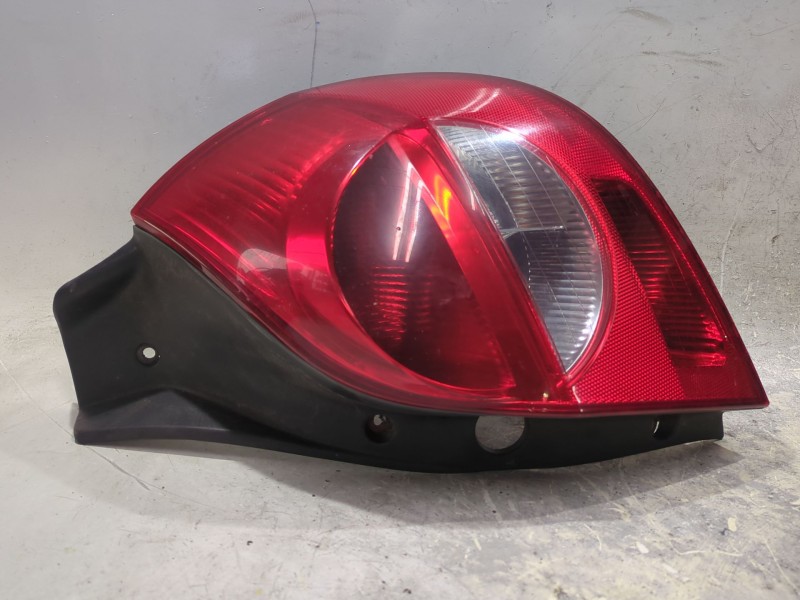 Recambio de piloto trasero derecho para renault clio iii 1.5 dci referencia OEM IAM 89035080  