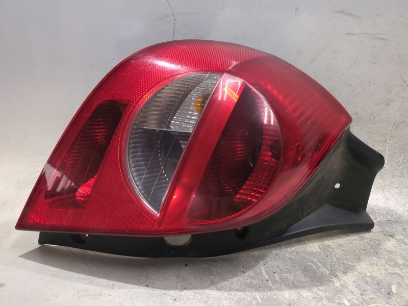 Recambio de piloto trasero izquierdo para renault clio iii 1.5 dci referencia OEM IAM 89035079  