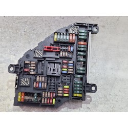 CAJA RELES / FUSIBLES 9211868 