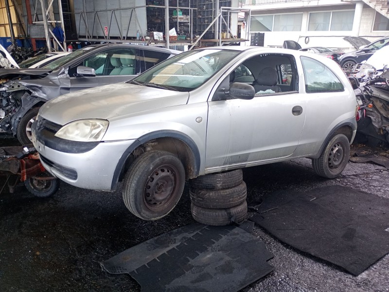 opel corsa c (x01) del año 2003