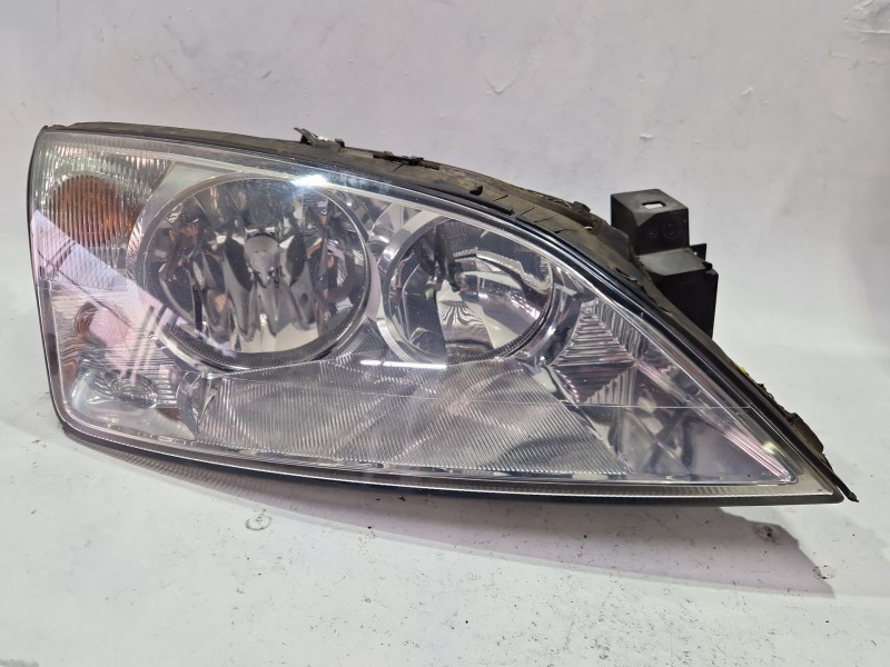 Recambio de faro delantero derecho para ford mondeo iii (b5y) 2.0 tdci referencia OEM IAM 0301174202  