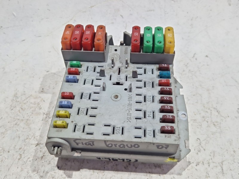 Recambio de caja reles / fusibles para fiat bravo ii (198_) 1.9 d multijet (198axd1a) referencia OEM IAM 51775688  