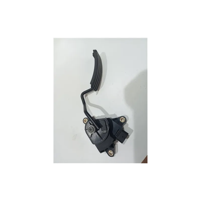 Recambio de potenciometro pedal gas para renault clio iii (2005) 1.1 75 cv referencia OEM IAM 8200297342A  